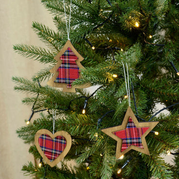 Mr Crimbo 6pk Tartan Wooden Shape Christmas Tree Decorations - MrCrimbo.co.uk -XS5263 - Red -decorations